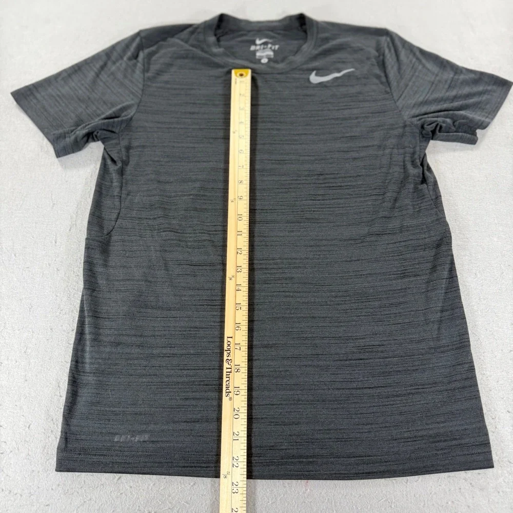 Nike Dri-FIT Training Shirt Mens Medium Gray Heather Athletic Tee